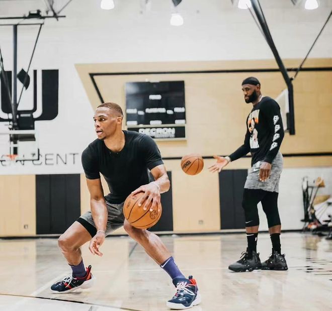 反向中场在 反向中场在