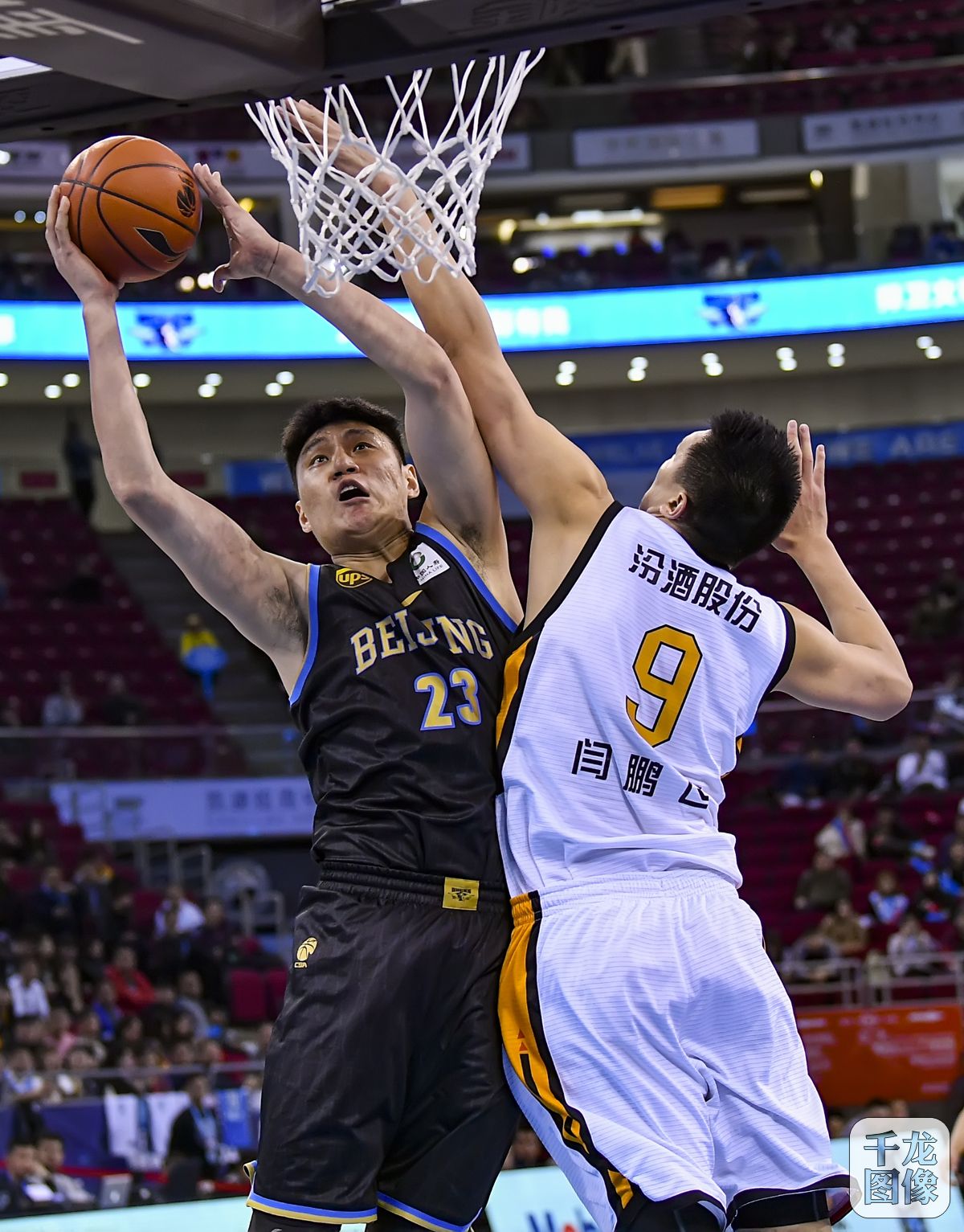 嘘声往往比 嘘声往往比